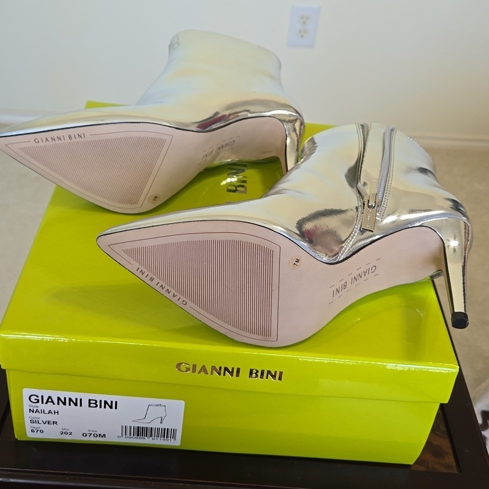 Gianni Bini Nailah Booties, Women's Size 7M Silver NWT - Picture 4 of 6